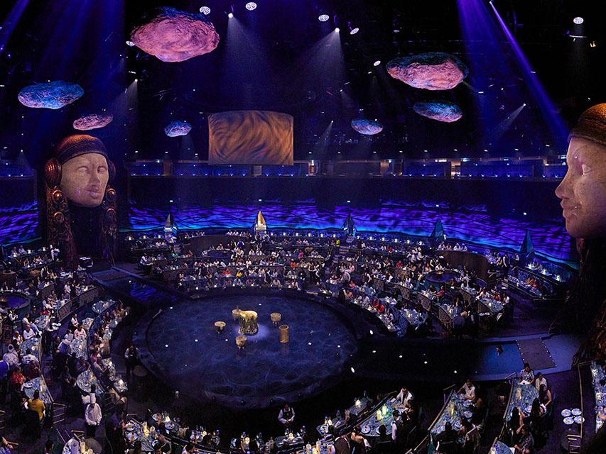 Cirque du Soleil’s LUDO show stage in Nuevo Nayarit featuring a large aquatic theater, immersive lighting, and audience seating surrounding the stage.